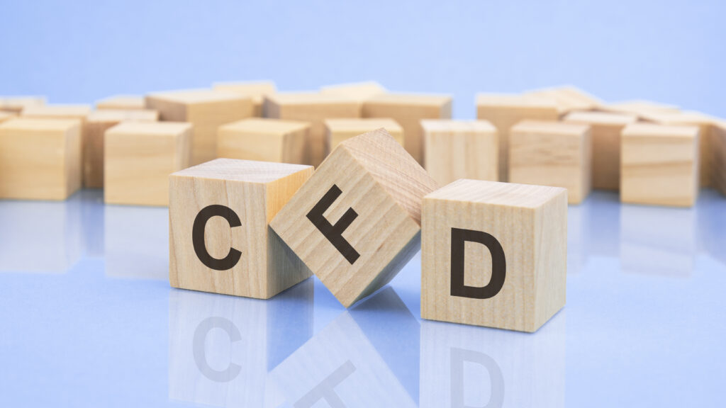 CFD 交易懶人包:快速入門與交易平台深度比較 three wooden cubes with letters cfd bright surface pale lilac table inscription cubes is reflected from surface table business concept CFD